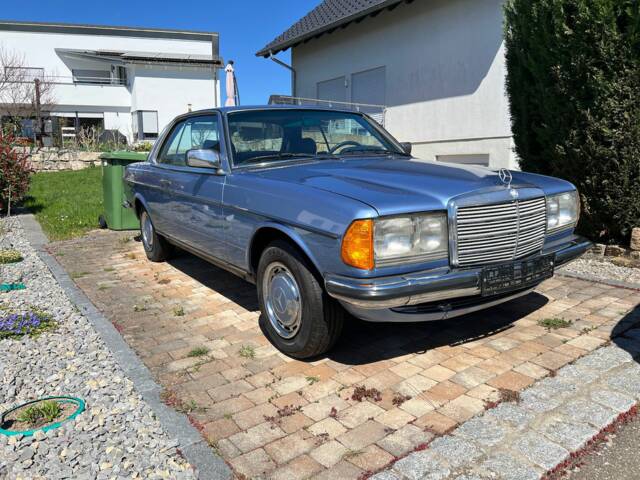 Image 1/8 of Mercedes-Benz 230 CE (1982)