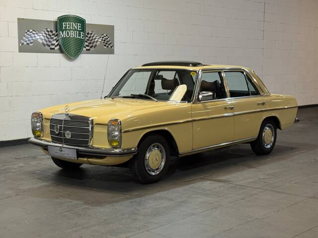 Immagine 1/35 di Mercedes-Benz 200 (1975)