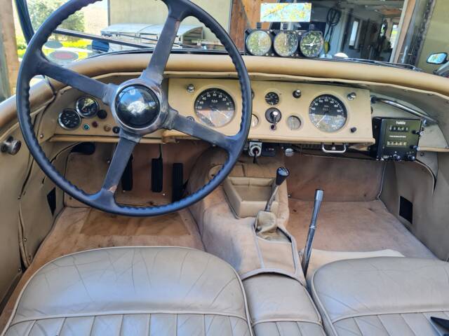 Image 1/6 of Jaguar XK 120 OTS (1952)