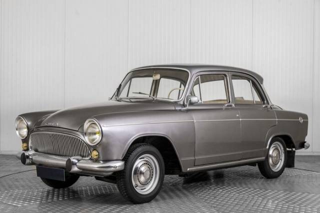 Image 1/9 de SIMCA Aronde P 60 Monthléry Spéciale (1961)