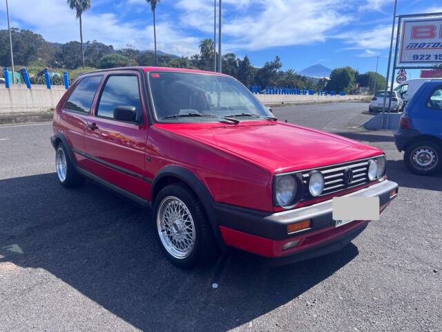 Bild 1/8 von Volkswagen Golf II GTi 16V 1.8 (1990)