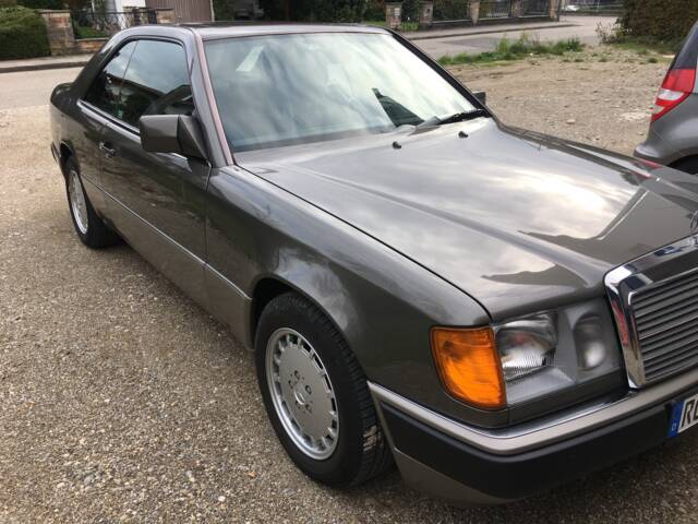 Bild 1/5 von Mercedes-Benz 300 CE-24 (1990)