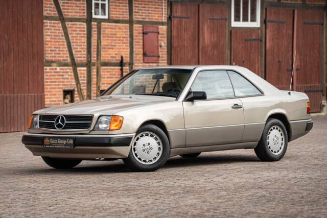 Bild 1/63 von Mercedes-Benz 230 CE (1988)