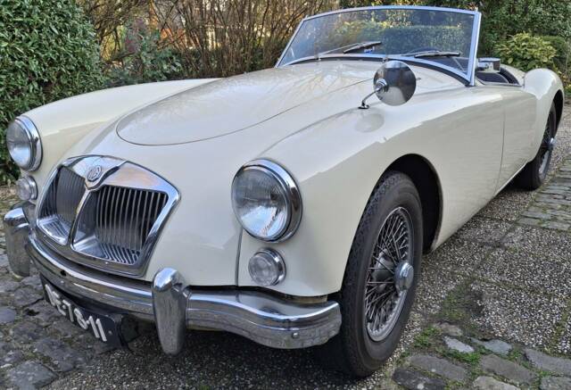 Image 1/22 of MG MGA 1600 (1962)