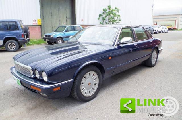 Image 1/30 of Daimler Six (1996)