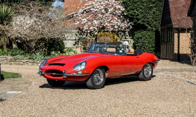 Bild 1/42 von Jaguar E-Type (1968)