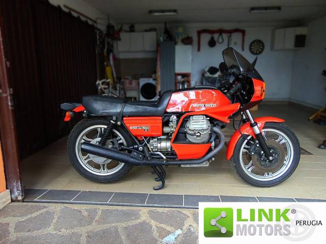 Image 1/8 of Moto Guzzi DUMMY (1979)