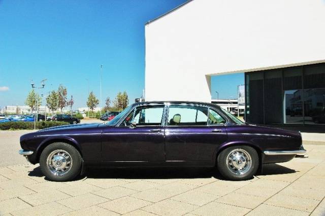 Image 1/15 de Jaguar XJ 6 L 4.2 (1976)