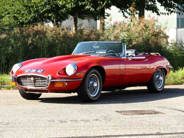 Image 1/24 of Jaguar E-Type V12 (1973)