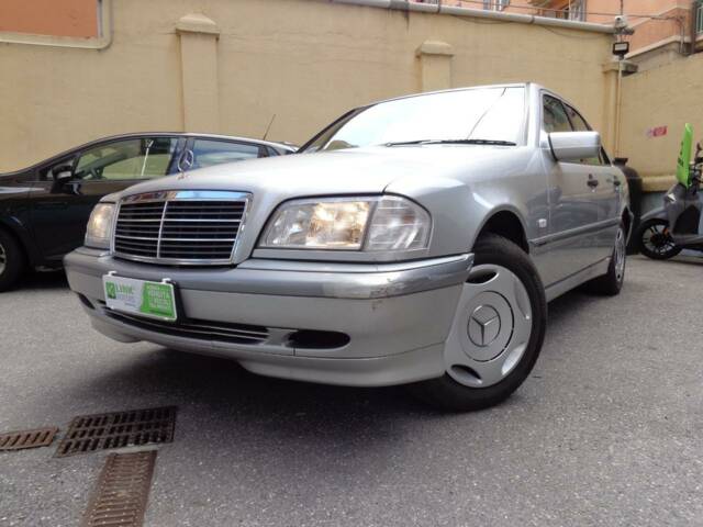 Imagen 1/10 de Mercedes-Benz C 180 (1998)