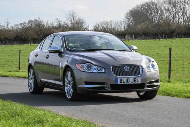 Image 1/7 de Jaguar XF 3.0 D-S (2010)