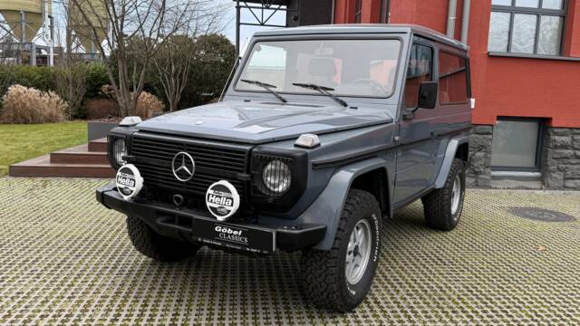 Image 1/31 of Mercedes-Benz 280 GE (SWB) (1984)