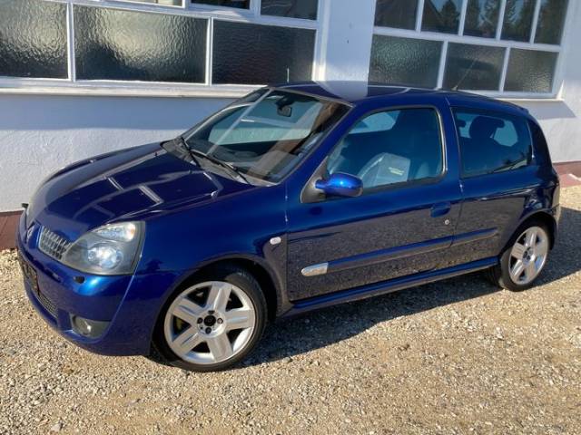 Imagen 1/9 de Renault Clio II 2.0 16V Sport (2002)