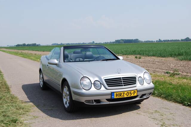 Image 1/46 of Mercedes-Benz CLK 200 (1999)
