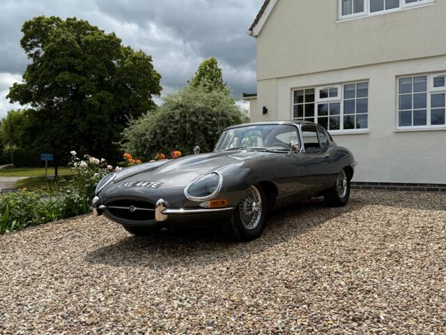 Bild 1/13 von Jaguar E-Type 4.2 (1966)