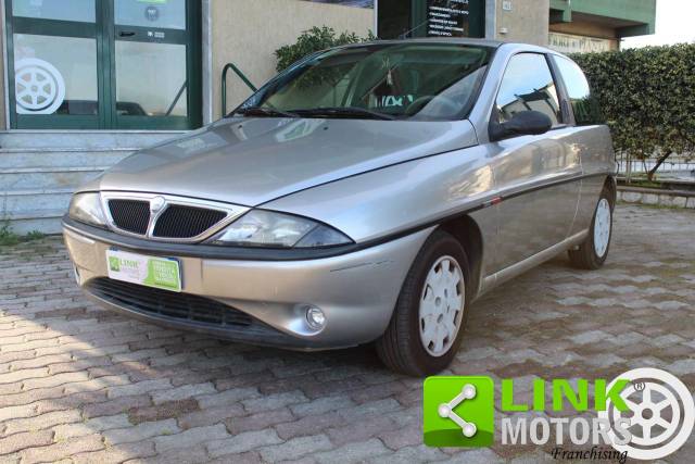 Image 1/10 de Lancia Y 1.2 16V (2000)