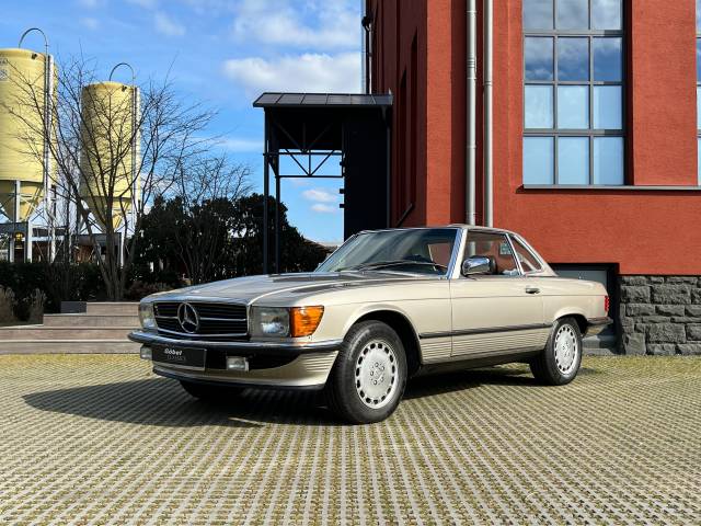 Immagine 1/37 di Mercedes-Benz 560 SL (1987)