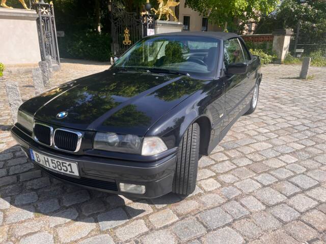Immagine 1/11 di BMW 318i (1998)