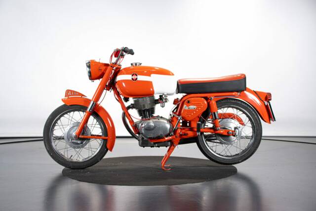 Immagine 1/50 di Gilera Giubileo 175 Sport (1963)