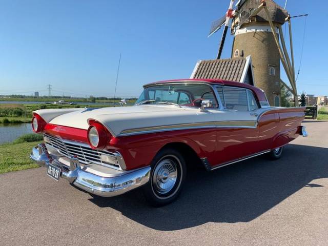 Image 1/9 of Ford Fairlane 500 Skyliner (1957)