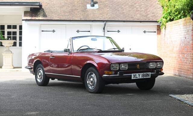 Image 1/26 of Peugeot 504 Convertible (1974)