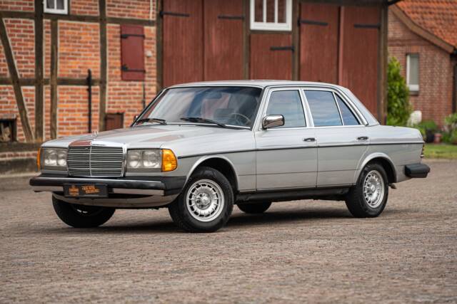 Bild 1/83 von Mercedes-Benz 300 D Turbodiesel (1983)