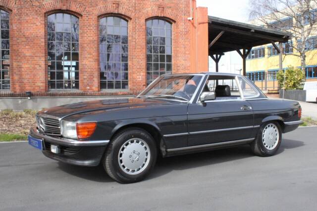 Image 1/17 of Mercedes-Benz 300 SL (1989)