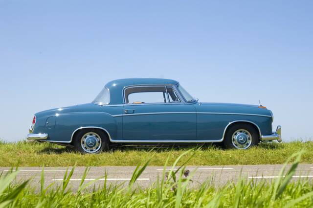 Image 1/4 of Mercedes-Benz 220 SE (1960)