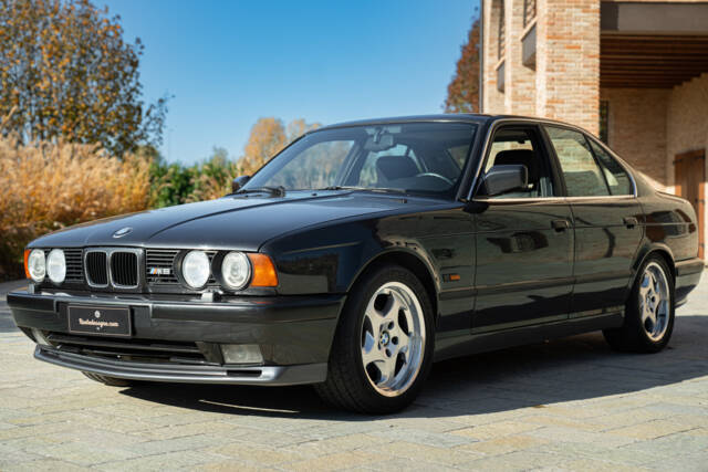 Immagine 1/39 di BMW M5 (1989)