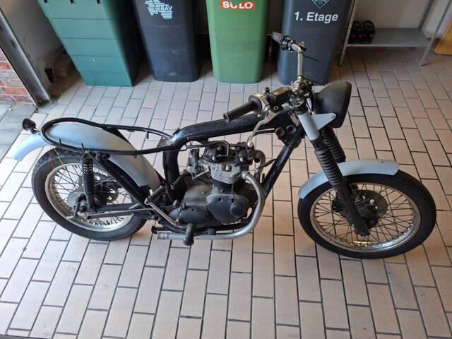 Image 1/10 of Triumph TR65 Thunderbird (1983)