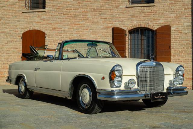 Image 1/50 de Mercedes-Benz 250 SE (1968)
