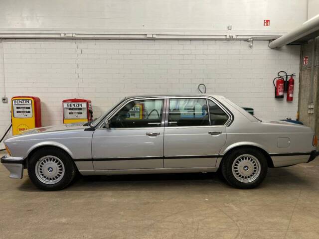 Bild 1/17 von BMW 735i (1980)