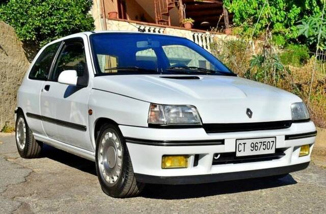 Image 1/5 de Renault Clio I 1.8 16V (1991)