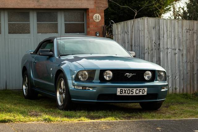 Image 1/8 de Ford Mustang GT (2005)