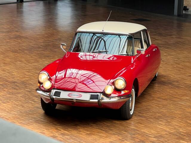 Image 1/37 de Citroën ID 19 (1967)