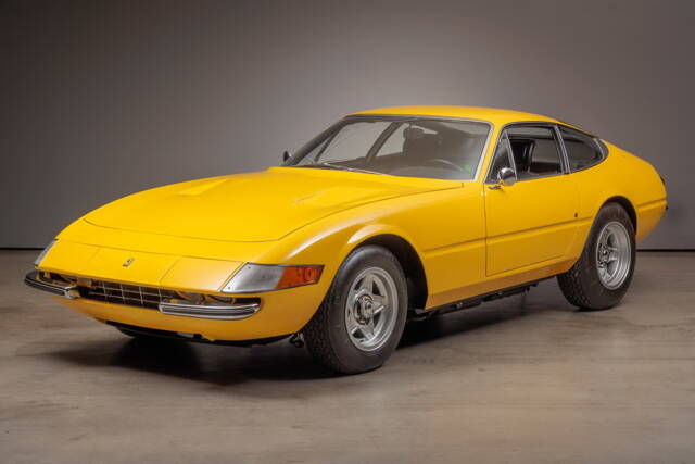 Image 1/50 of Ferrari 365 GTB&#x2F;4 Daytona (1972)