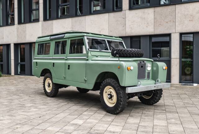 Image 1/29 of Land Rover 109 (1967)