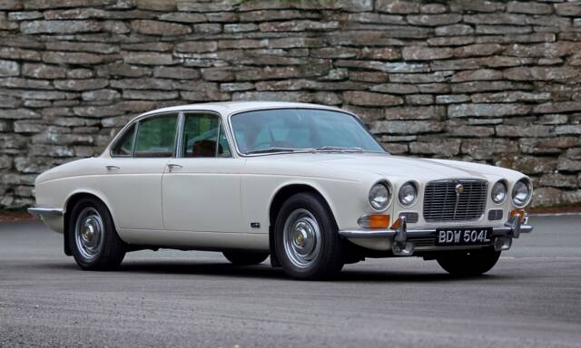 Image 1/50 of Jaguar XJ 6 4.2 (1972)