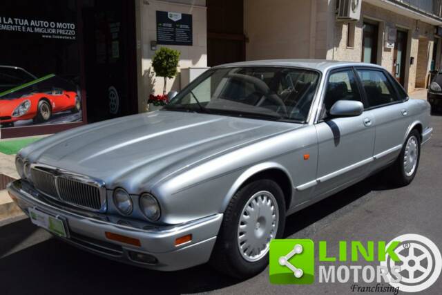 Bild 1/10 von Jaguar XJ6 3.2 (1995)