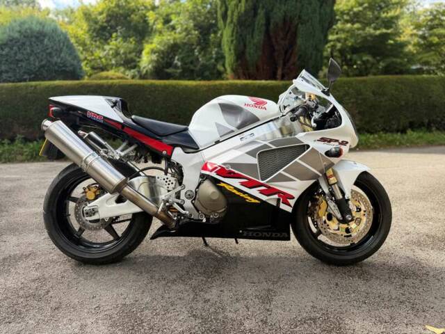 Bild 1/42 von Honda VTR 1000 SP2 (2002)