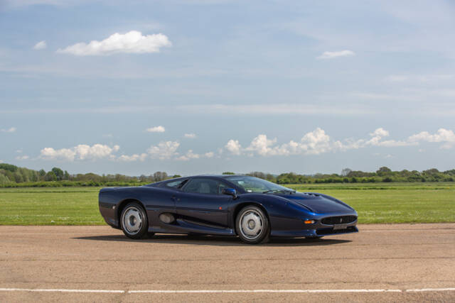Image 1/15 of Jaguar XJ 220 (1994)