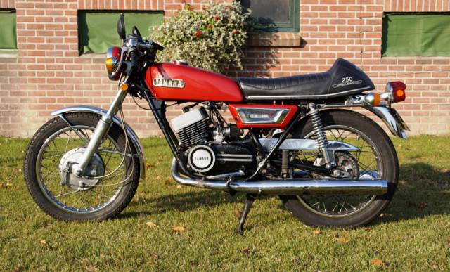 Immagine 1/22 di Yamaha DUMMY (1972)