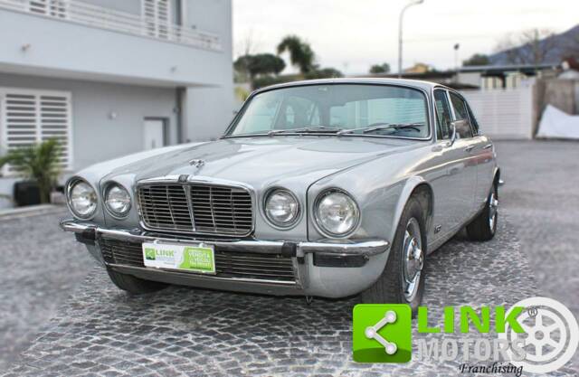 Image 1/10 de Jaguar XJ 6 L 4.2 (1975)