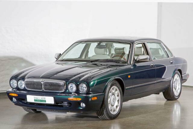 Image 1/20 of Daimler V8 (2000)