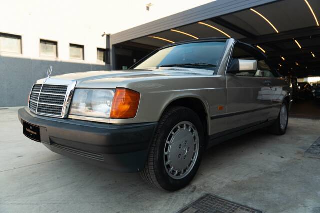 Bild 1/33 von Mercedes-Benz 190 E (1989)