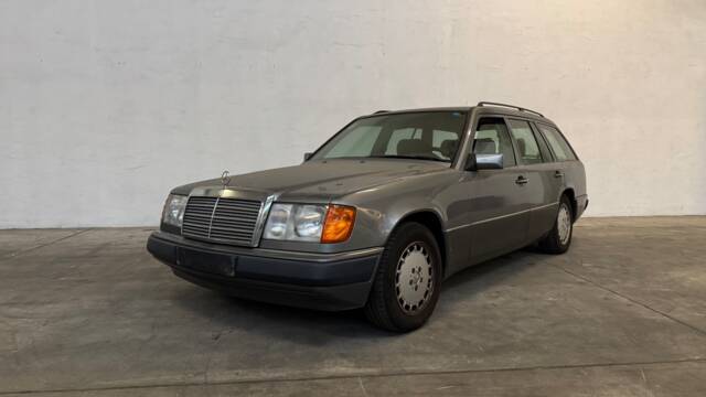 Bild 1/81 von Mercedes-Benz 250 TD (1992)