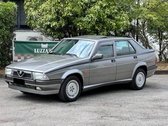 Image 1/22 de Alfa Romeo 75 2.0 Twin Spark (1988)