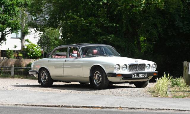 Image 1/20 of Jaguar XJ 6 L 4.2 (1978)
