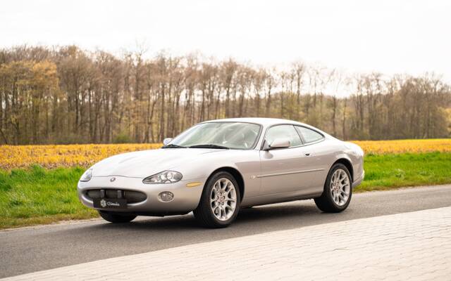 Afbeelding 1/37 van Jaguar XKR (2001)