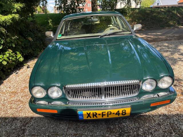 Image 1/10 de Daimler Double Six (1997)